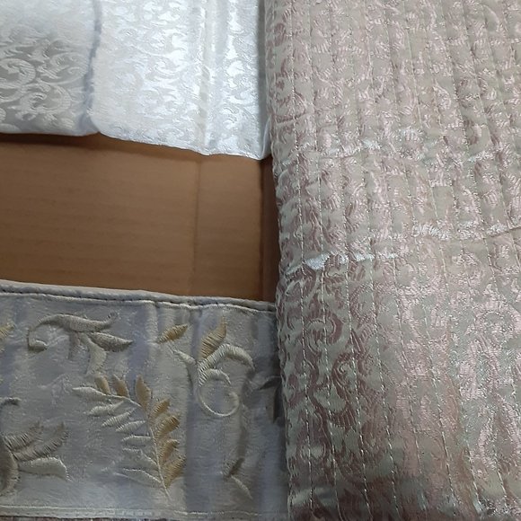 💰 3/$25.00 Brand NIP Valance by Chris Madden Mint green & bronzed gold color. - Picture 3 of 5